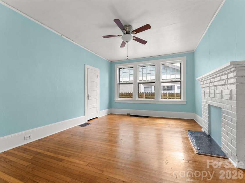 31 Dorchester Avenue, Asheville, NC 28806.  MLS# CAR4423223, YatesRealty ID 49723. 