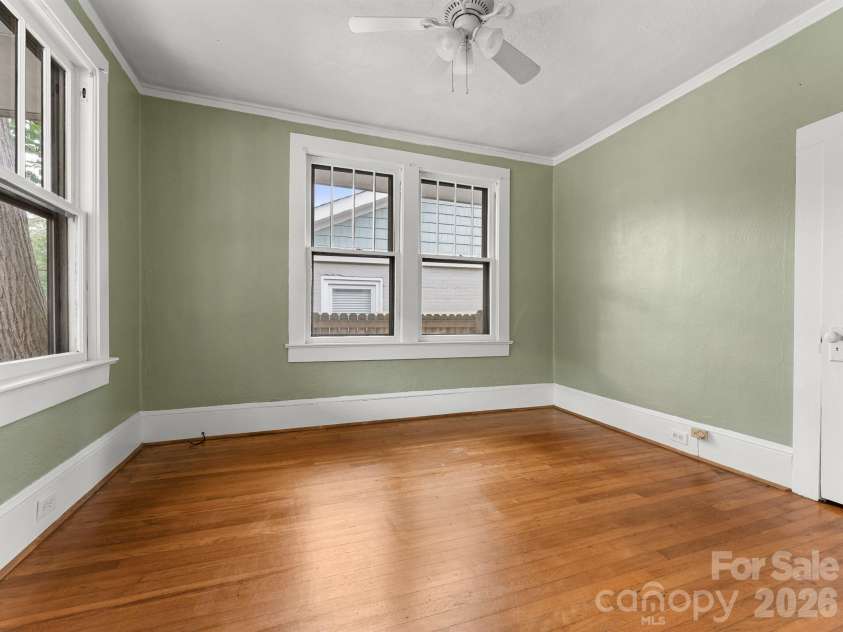 31 Dorchester Avenue, Asheville, NC 28806.  MLS# CAR4423223, YatesRealty ID 49723. 