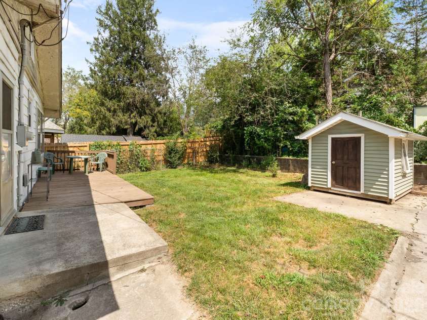 31 Dorchester Avenue, Asheville, NC 28806.  MLS# CAR4423223, YatesRealty ID 49723. 