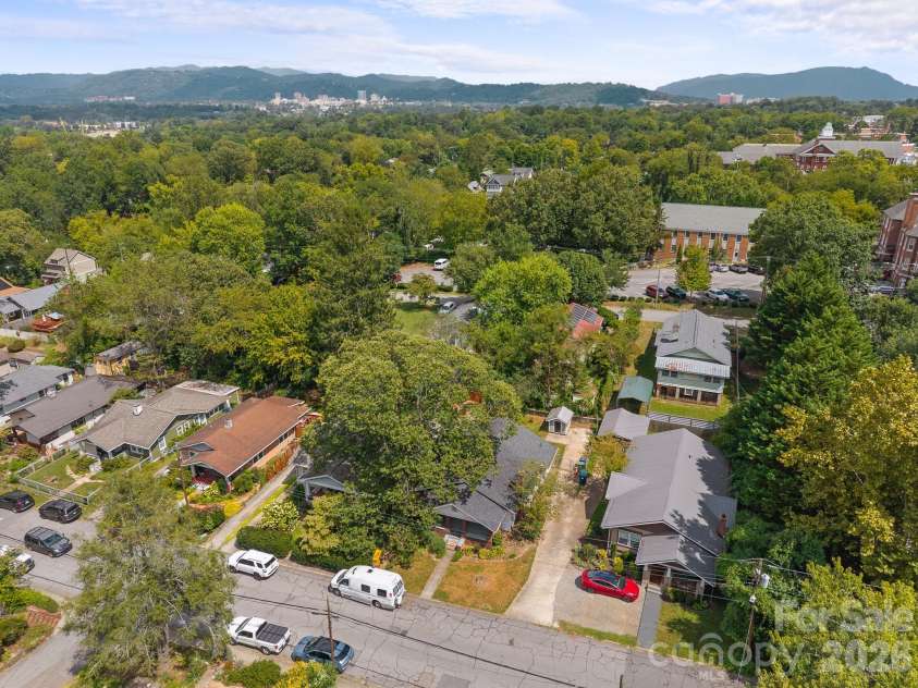 31 Dorchester Avenue, Asheville, NC 28806.  MLS# CAR4423223, YatesRealty ID 49723. 