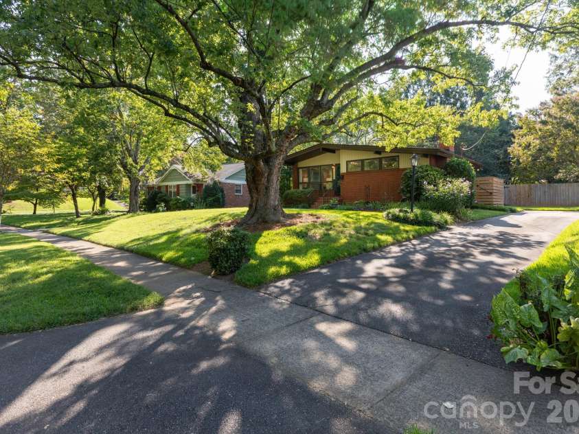 1526 Briarfield Drive, Charlotte, NC 28205.  MLS# CAR4422287, YatesRealty ID 49726. Ample parking on a quiet, tree-lined street.