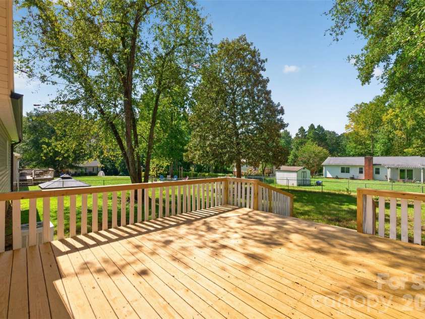 1711 Piney Road, Hickory, NC 28602.  MLS# CAR4423170, YatesRealty ID 49728. 
