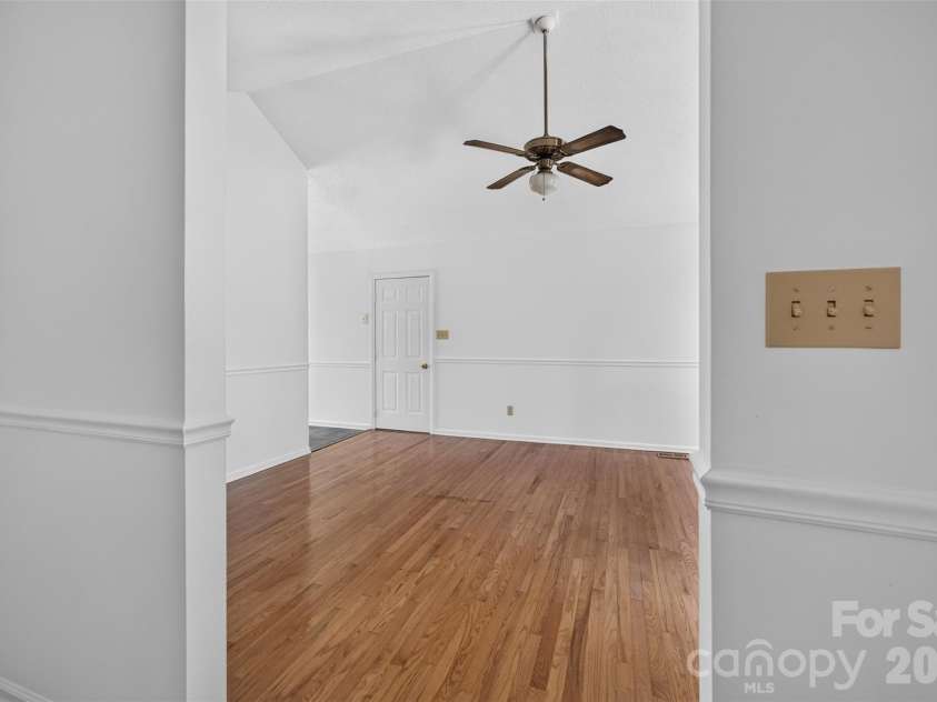1711 Piney Road, Hickory, NC 28602.  MLS# CAR4423170, YatesRealty ID 49728. 