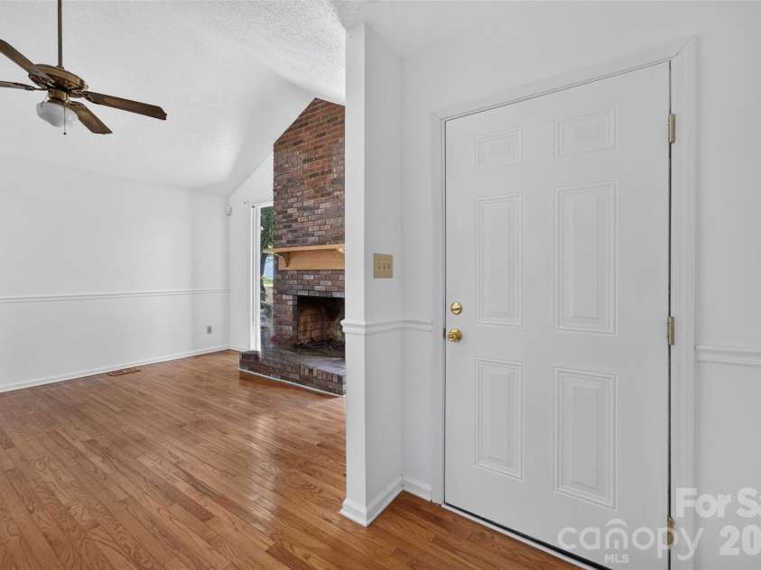 1711 Piney Road, Hickory, NC 28602.  MLS# CAR4423170, YatesRealty ID 49728. 