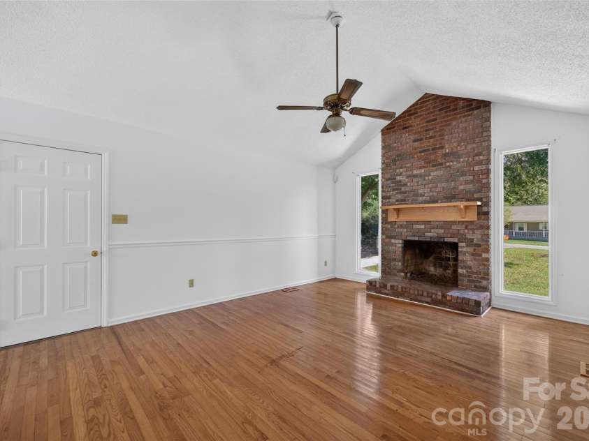 1711 Piney Road, Hickory, NC 28602.  MLS# CAR4423170, YatesRealty ID 49728. 