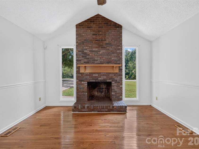1711 Piney Road, Hickory, NC 28602.  MLS# CAR4423170, YatesRealty ID 49728. 