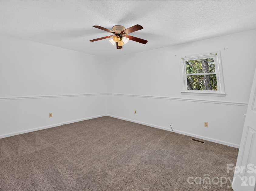 1711 Piney Road, Hickory, NC 28602.  MLS# CAR4423170, YatesRealty ID 49728. 