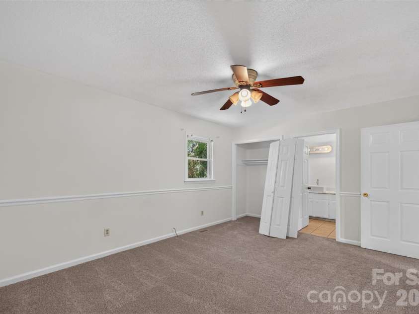 1711 Piney Road, Hickory, NC 28602.  MLS# CAR4423170, YatesRealty ID 49728. 