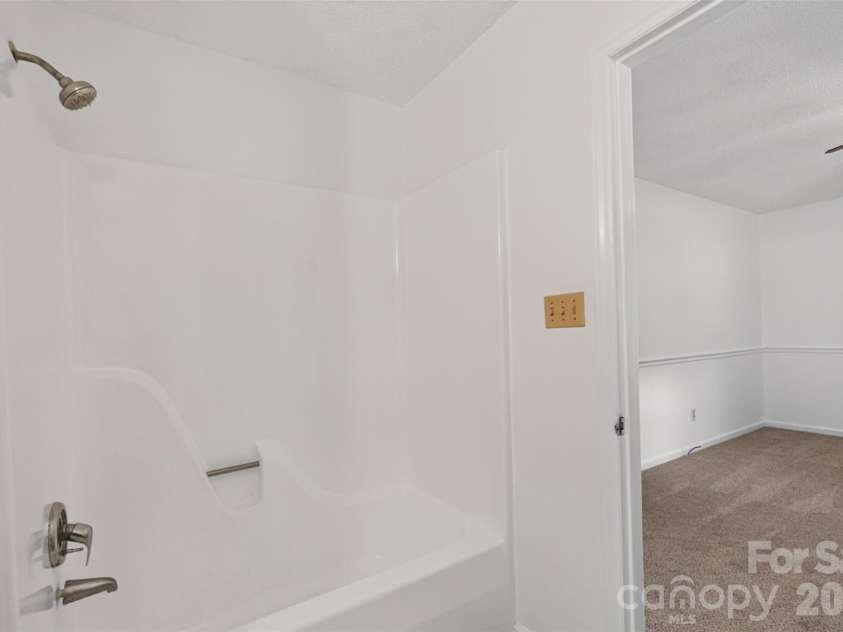 1711 Piney Road, Hickory, NC 28602.  MLS# CAR4423170, YatesRealty ID 49728. 