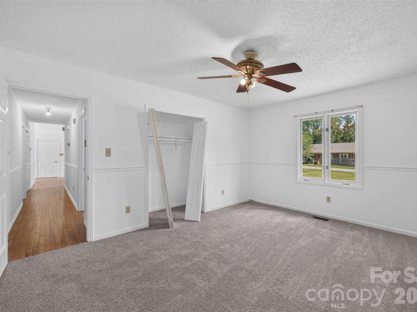 1711 Piney Road, Hickory, NC 28602.  MLS# CAR4423170, YatesRealty ID 49728. 