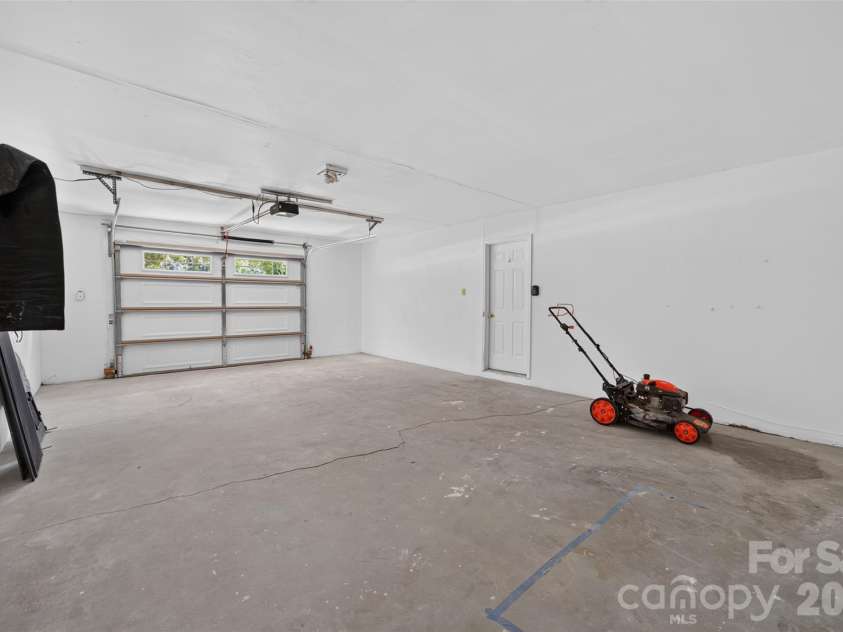 1711 Piney Road, Hickory, NC 28602.  MLS# CAR4423170, YatesRealty ID 49728. 