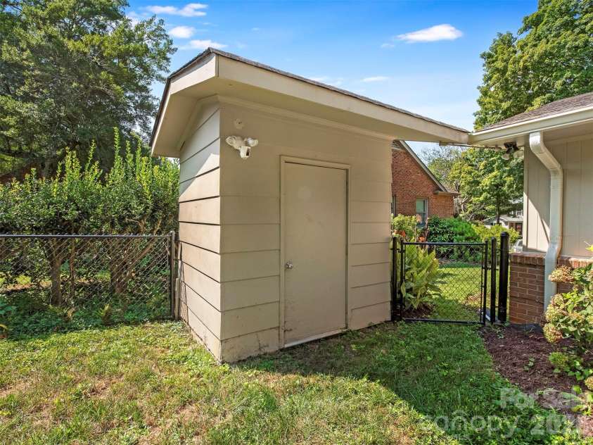 3717 Flowerfield Road, Charlotte, NC 28210.  MLS# CAR4423215, YatesRealty ID 49729. 