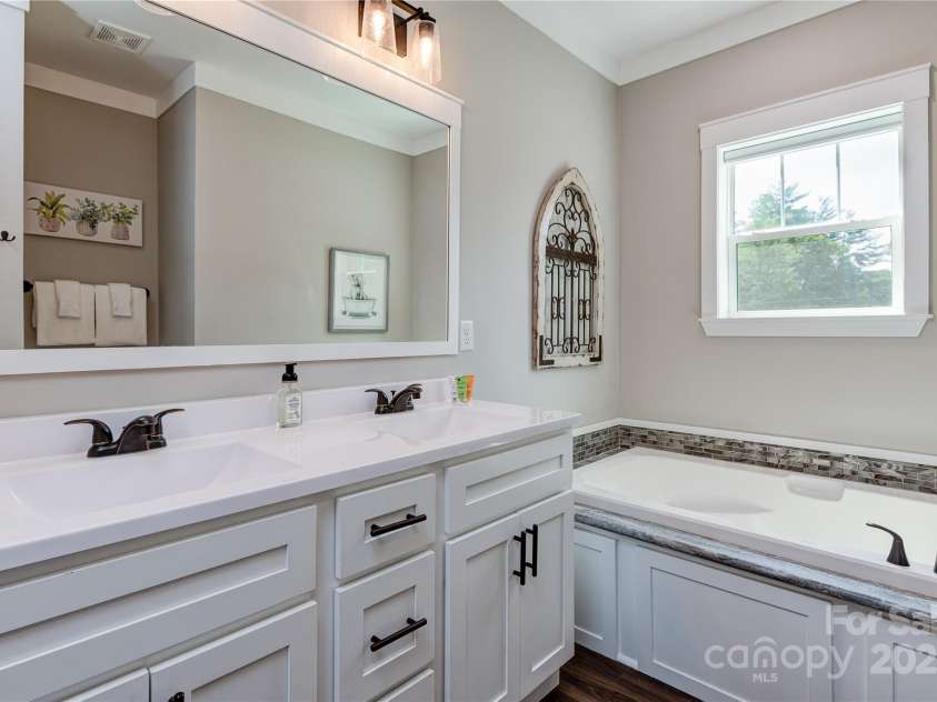 115 Cascade Ridge Road, Fairview, NC 28730.  MLS# CAR4222933, YatesRealty ID 4973. Master Bathroom with soaking tub and shower