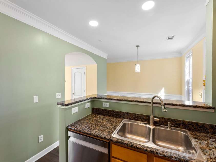 14918 Shinner Drive, Huntersville, NC 28078.  MLS# CAR4357804, YatesRealty ID 4973. Kitchen