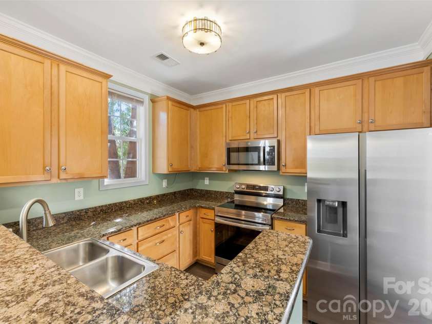 14918 Shinner Drive, Huntersville, NC 28078.  MLS# CAR4357804, YatesRealty ID 4973. Kitchen