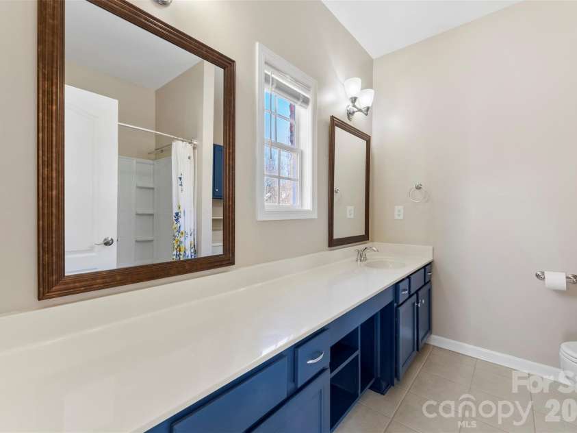 14918 Shinner Drive, Huntersville, NC 28078.  MLS# CAR4357804, YatesRealty ID 4973. Primary Bath