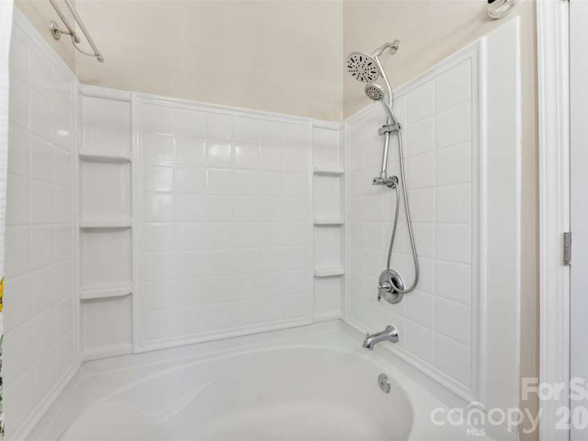 14918 Shinner Drive, Huntersville, NC 28078.  MLS# CAR4357804, YatesRealty ID 4973. Primary Bath