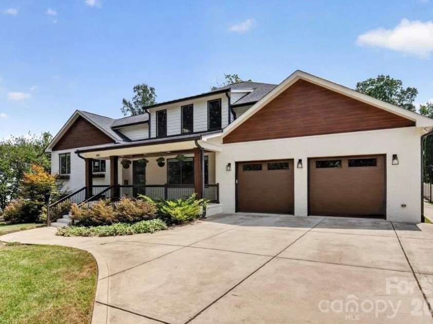 842 Linda Lane, Charlotte, NC 28211.  MLS# CAR4422188, YatesRealty ID 49731. 