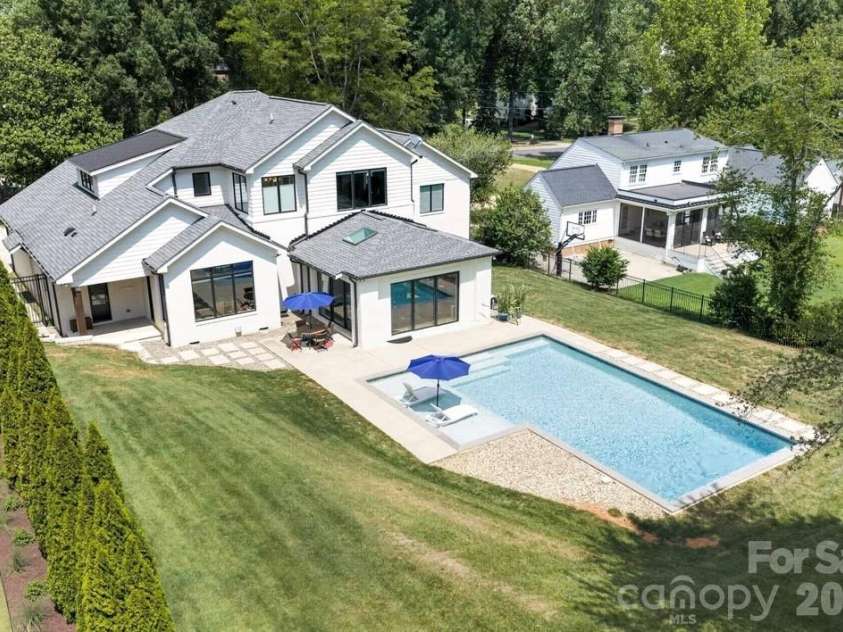 842 Linda Lane, Charlotte, NC 28211.  MLS# CAR4422188, YatesRealty ID 49731. 