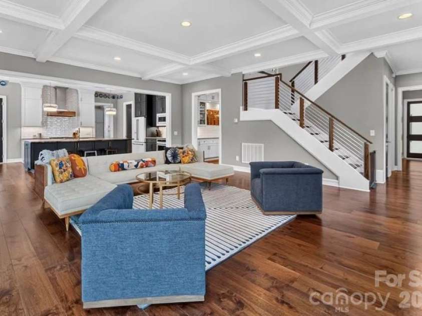 842 Linda Lane, Charlotte, NC 28211.  MLS# CAR4422188, YatesRealty ID 49731. 