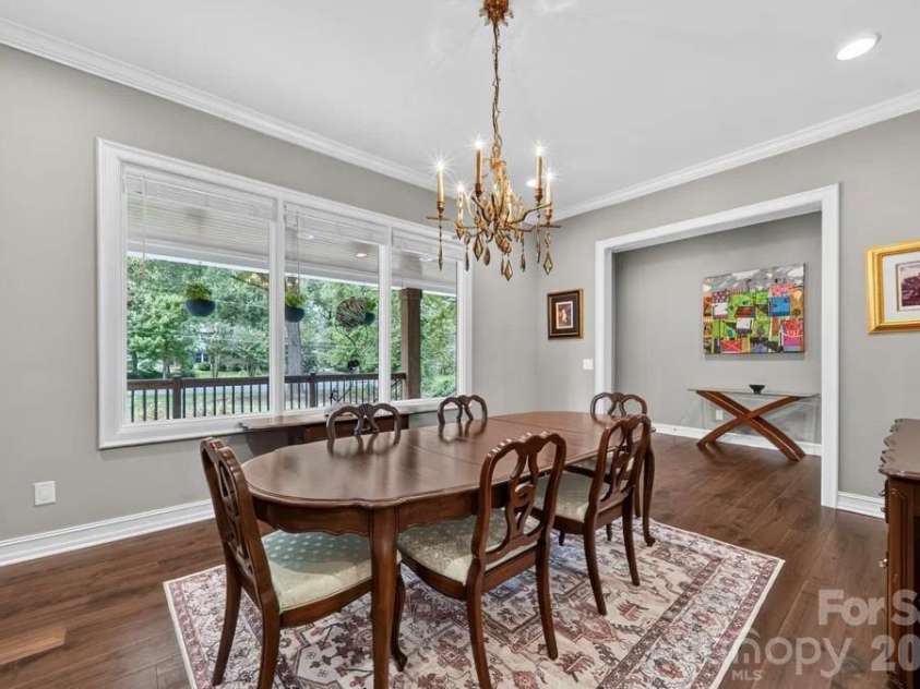842 Linda Lane, Charlotte, NC 28211.  MLS# CAR4422188, YatesRealty ID 49731. 