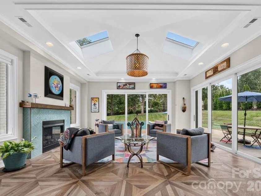 842 Linda Lane, Charlotte, NC 28211.  MLS# CAR4422188, YatesRealty ID 49731. 