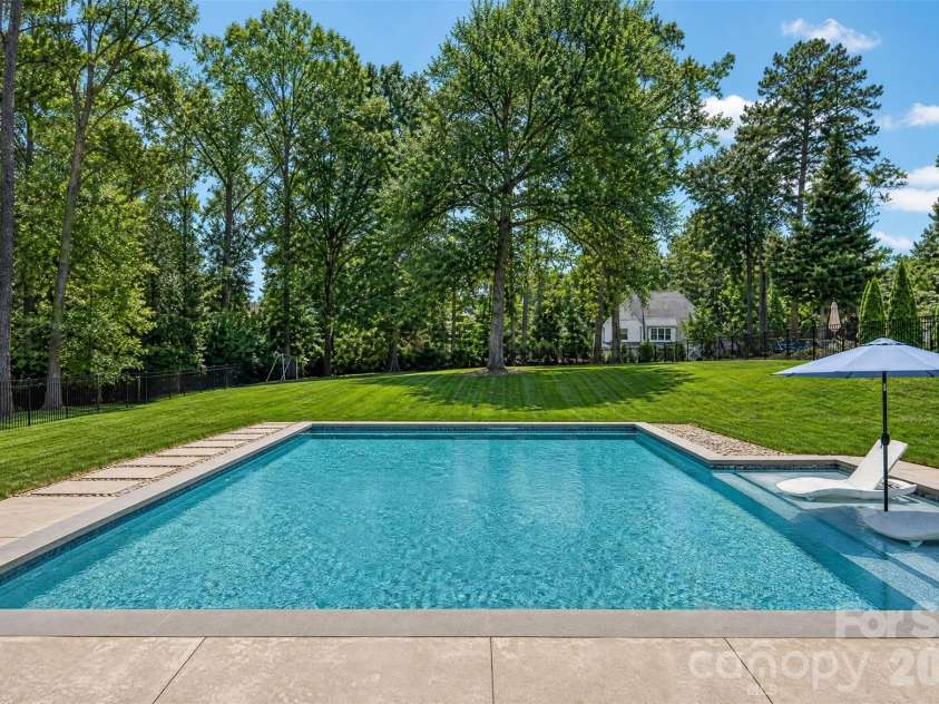 842 Linda Lane, Charlotte, NC 28211.  MLS# CAR4422188, YatesRealty ID 49731. 