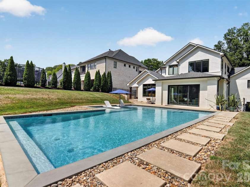 842 Linda Lane, Charlotte, NC 28211.  MLS# CAR4422188, YatesRealty ID 49731. 