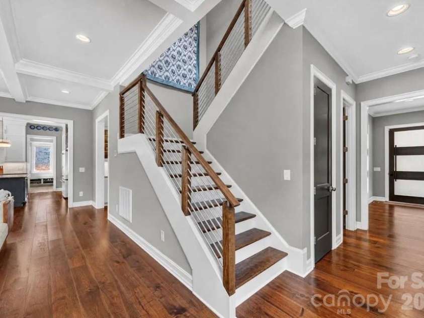 842 Linda Lane, Charlotte, NC 28211.  MLS# CAR4422188, YatesRealty ID 49731. 