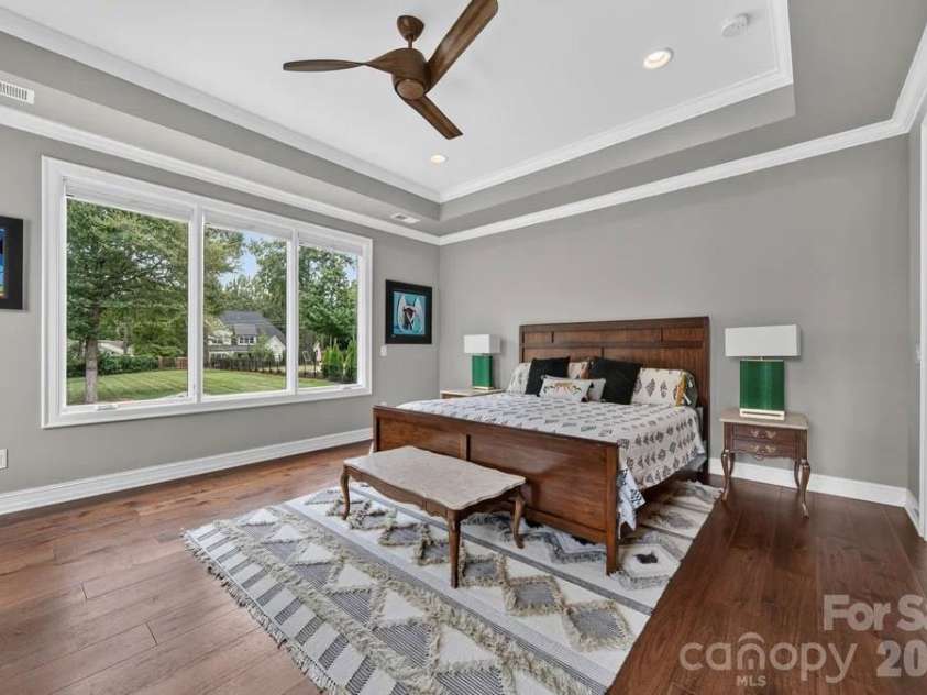842 Linda Lane, Charlotte, NC 28211.  MLS# CAR4422188, YatesRealty ID 49731. 