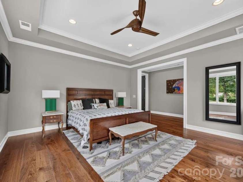 842 Linda Lane, Charlotte, NC 28211.  MLS# CAR4422188, YatesRealty ID 49731. 