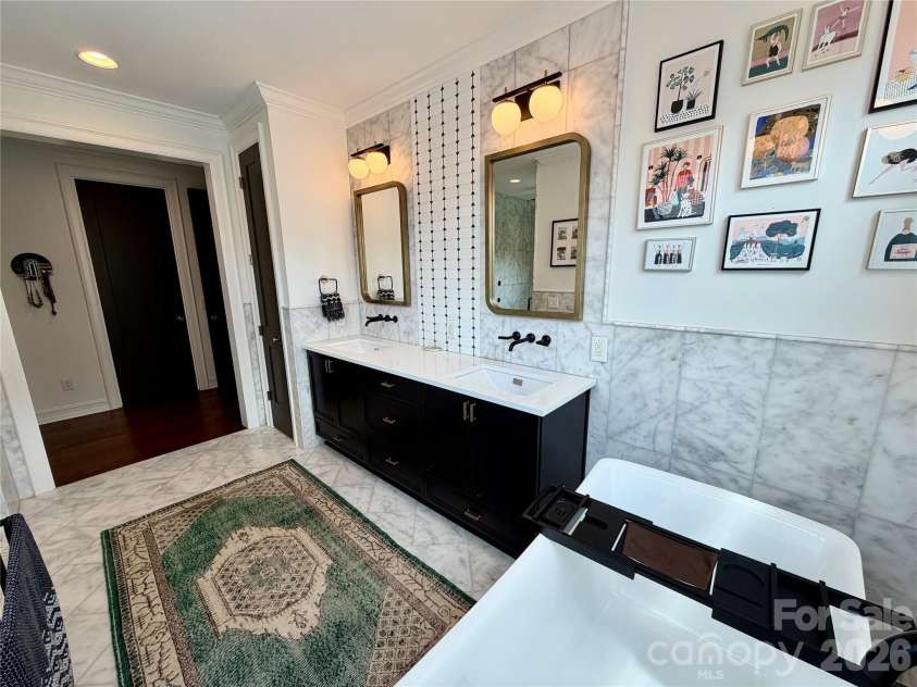 842 Linda Lane, Charlotte, NC 28211.  MLS# CAR4422188, YatesRealty ID 49731. 
