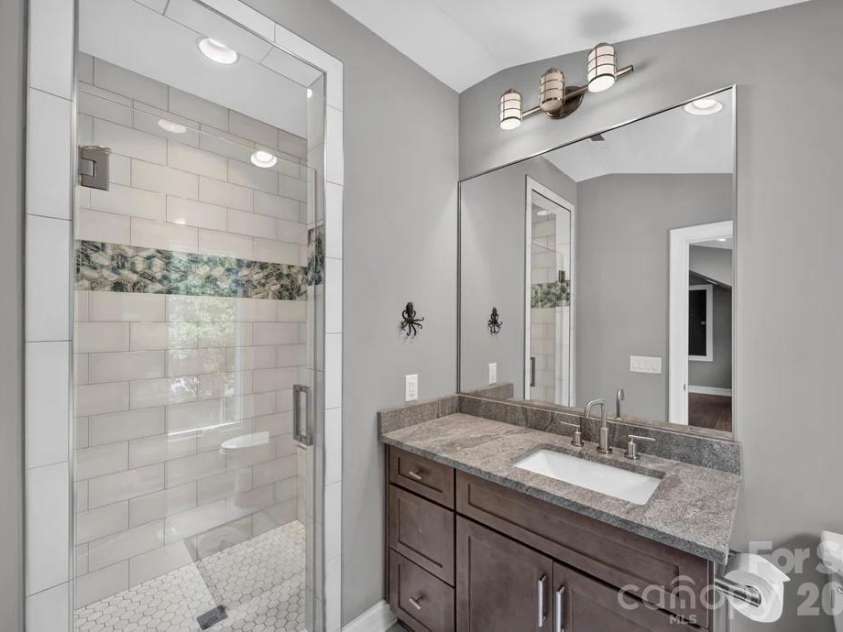842 Linda Lane, Charlotte, NC 28211.  MLS# CAR4422188, YatesRealty ID 49731. 