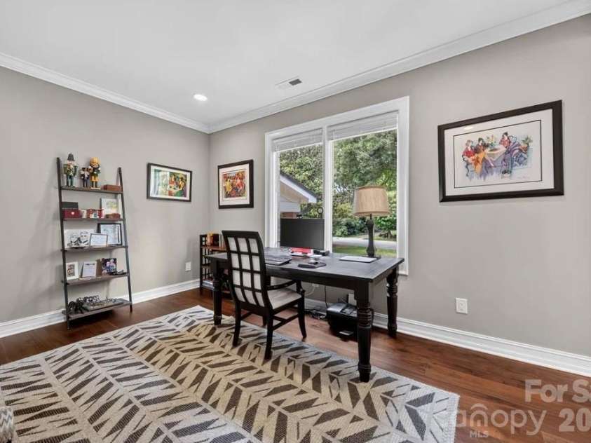 842 Linda Lane, Charlotte, NC 28211.  MLS# CAR4422188, YatesRealty ID 49731. 