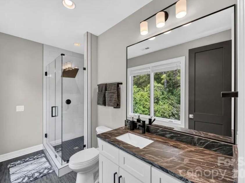 842 Linda Lane, Charlotte, NC 28211.  MLS# CAR4422188, YatesRealty ID 49731. 