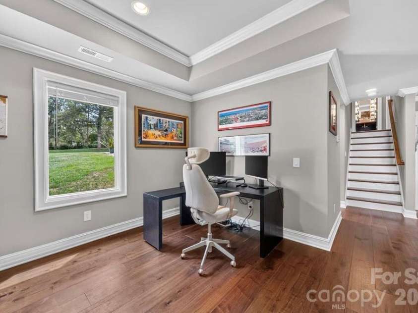 842 Linda Lane, Charlotte, NC 28211.  MLS# CAR4422188, YatesRealty ID 49731. 