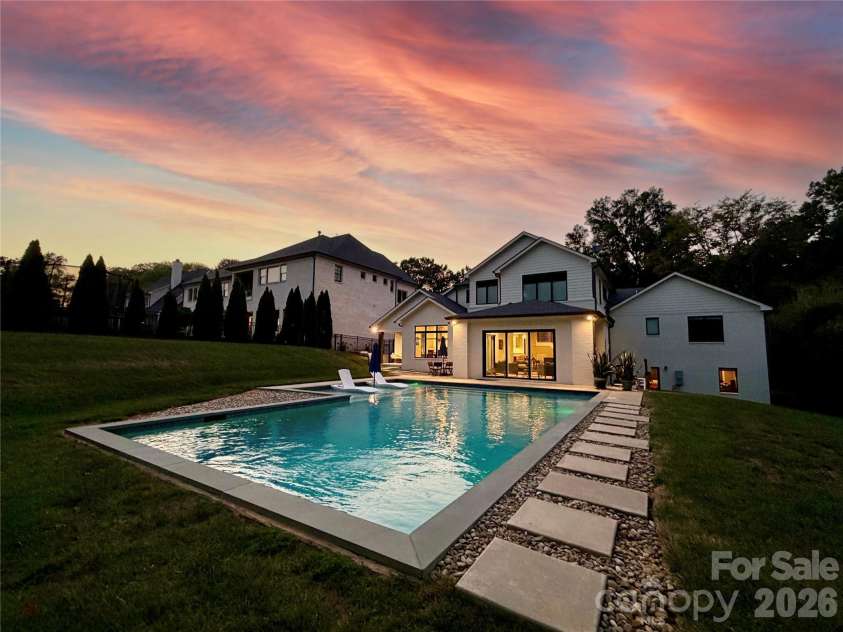 842 Linda Lane, Charlotte, NC 28211.  MLS# CAR4422188, YatesRealty ID 49731. 
