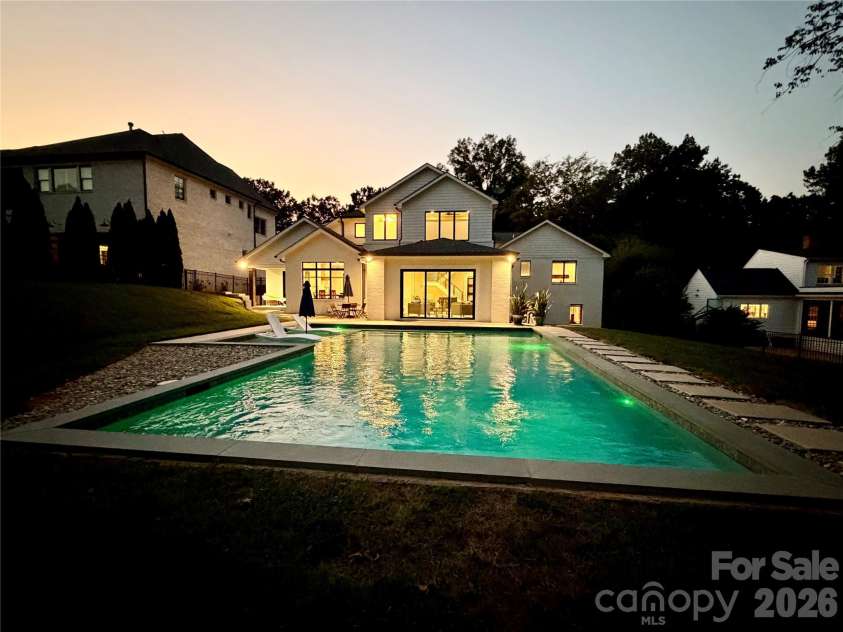 842 Linda Lane, Charlotte, NC 28211.  MLS# CAR4422188, YatesRealty ID 49731. 