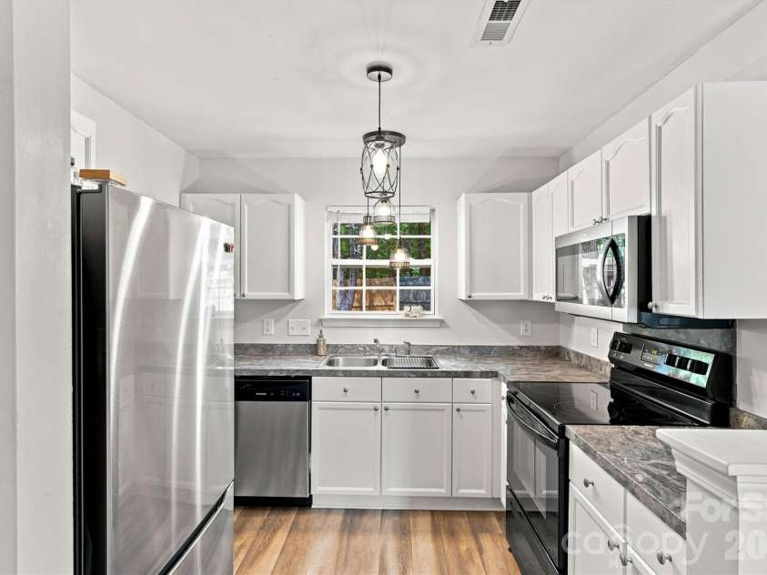 119 Sweet Martha Drive, Mooresville, NC 28115.  MLS# CAR4414324, YatesRealty ID 49732. Kitchen