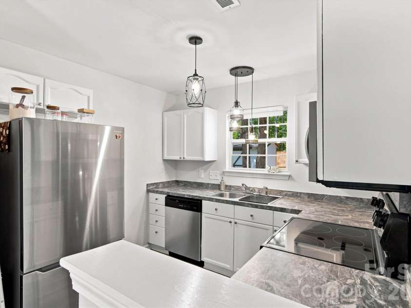 119 Sweet Martha Drive, Mooresville, NC 28115.  MLS# CAR4414324, YatesRealty ID 49732. Kitchen