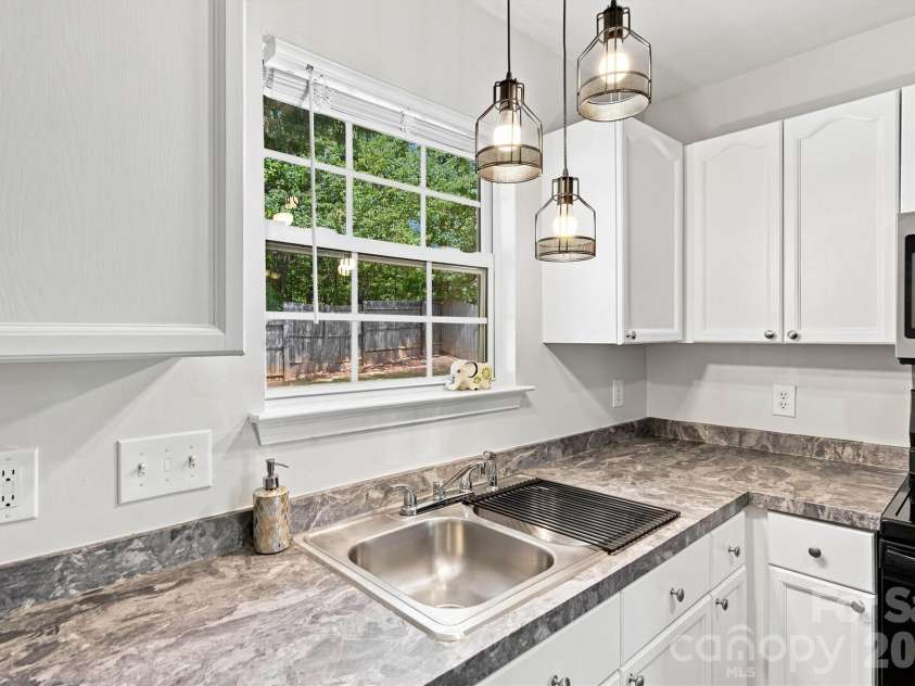 119 Sweet Martha Drive, Mooresville, NC 28115.  MLS# CAR4414324, YatesRealty ID 49732. Kitchen