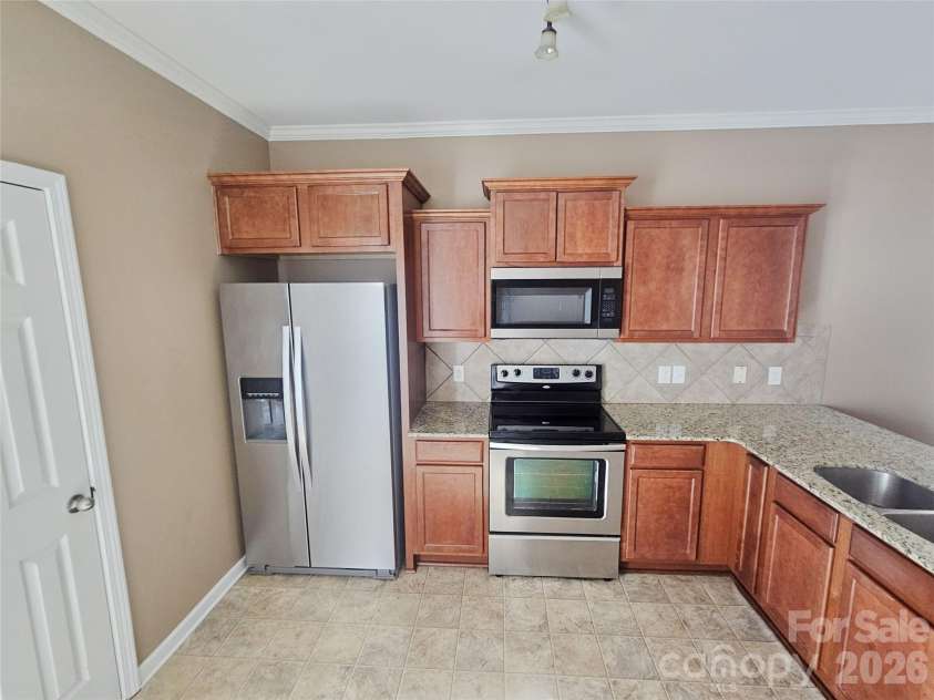 4657 Johnston Oehler Road, Charlotte, NC 28269.  MLS# CAR4422186, YatesRealty ID 49733. Kitchen Pic #2