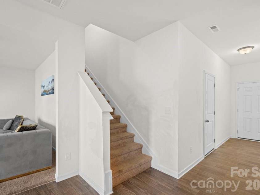9011 Evercrisp Lane, Charlotte, NC 28215.  MLS# CAR4422457, YatesRealty ID 49734. 