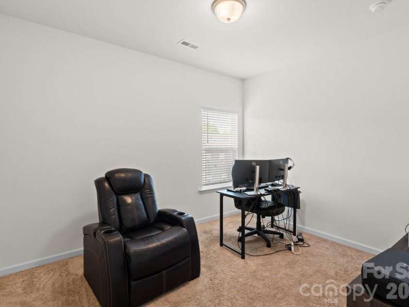 9011 Evercrisp Lane, Charlotte, NC 28215.  MLS# CAR4422457, YatesRealty ID 49734. 