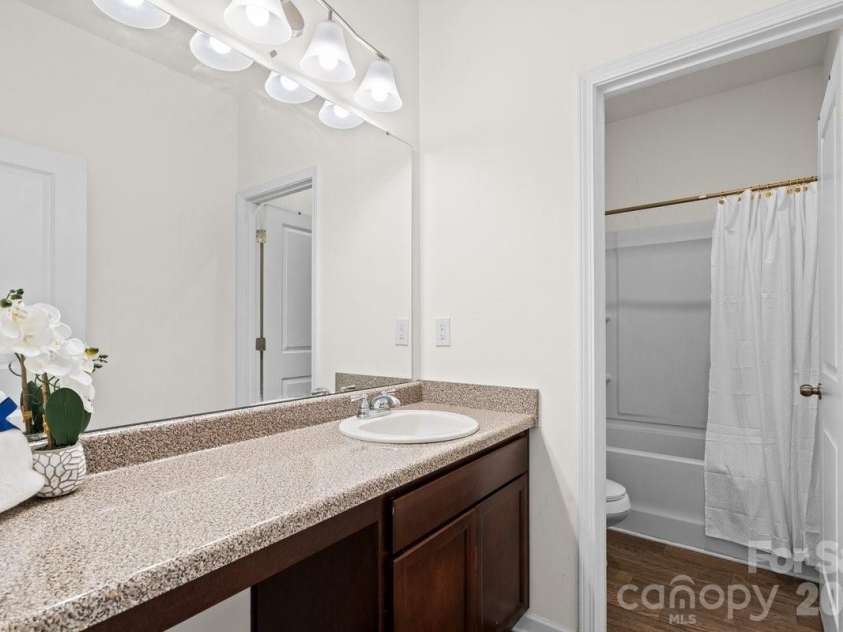 9011 Evercrisp Lane, Charlotte, NC 28215.  MLS# CAR4422457, YatesRealty ID 49734. 