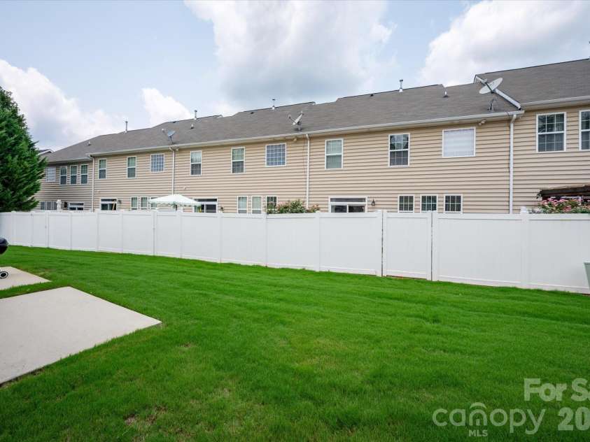 5248 Allison Lane, Charlotte, NC 28277.  MLS# CAR4422907, YatesRealty ID 49741. 