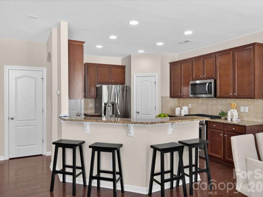 5248 Allison Lane, Charlotte, NC 28277.  MLS# CAR4422907, YatesRealty ID 49741. Breakfast Bar