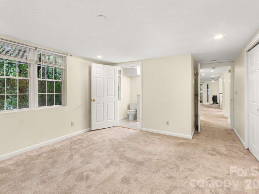 529 Alta Vista Drive, Hendersonville, NC 28791.  MLS# CAR4419901, YatesRealty ID 49743. 