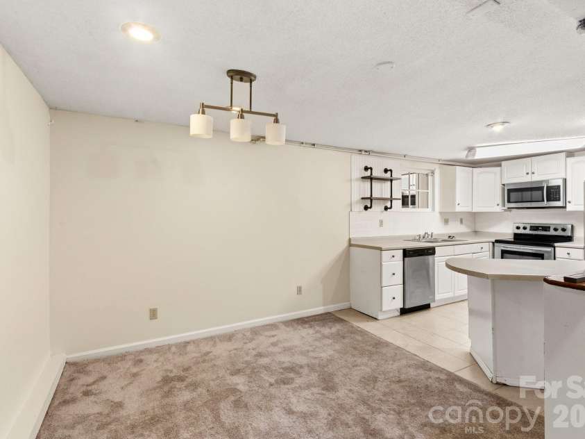 529 Alta Vista Drive, Hendersonville, NC 28791.  MLS# CAR4419901, YatesRealty ID 49743. Dining area