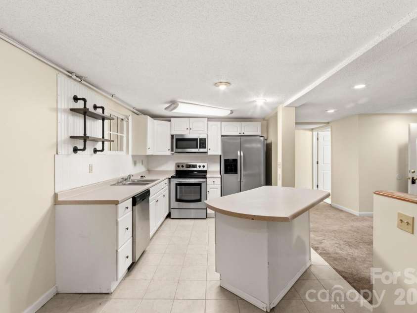 529 Alta Vista Drive, Hendersonville, NC 28791.  MLS# CAR4419901, YatesRealty ID 49743. Kitchen island
